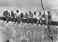 50cm x 40cm Lunchtime Atop a Skyscraper, 1932 von Corbis + Bettmann-Archive