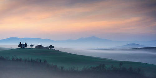 Capella di Vitaleta at Dawn - Tuscany I von Andy Mumford