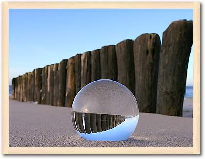 Kugel im Sand                    von Gerhard Rossmeissl