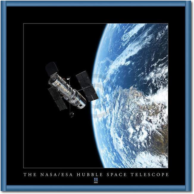 Hubble and Earth                 von Hubble-Nasa
