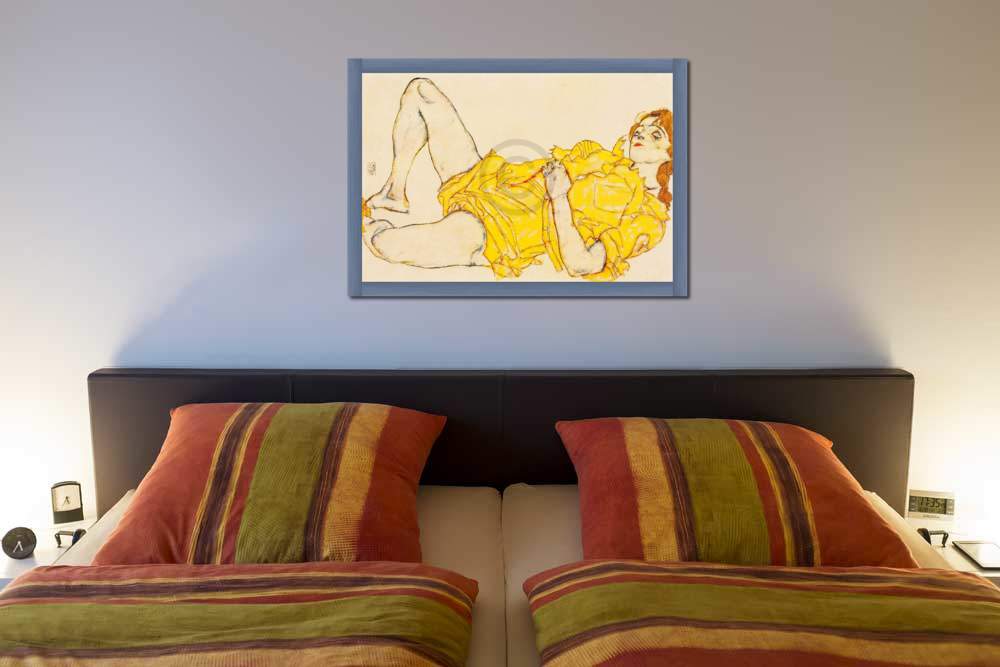 Liegende Frau im gelben Kleid    von Egon Schiele