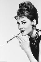 61cm x 91cm Audrey Hepburn - Cigaret von HERO