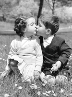 30cm x 40cm Springtime in Rome (toddlers kissing) von Anonym