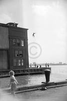 40cm x 61cm Boy Jumping                      von Ruth Orkin