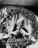 80cm x 100cm Bette Davis Christmas Wreath von Hollywood Photo Archive
