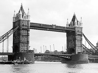 80cm x 60cm View of Tower Bridge - London, UK von Philip Gendreau
