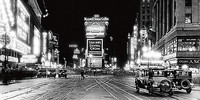 100cm x 50cm Times Square at Night - New York, USA - von Philip Gendreau