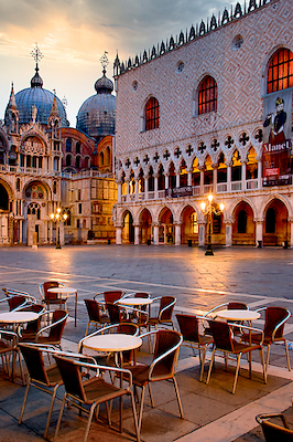 40cm x 60cm Piazza San Marco at Sunrise 2 von Alan Blaustein