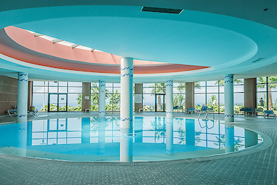 Array Piscine intérieur von Arnaud Bertrande