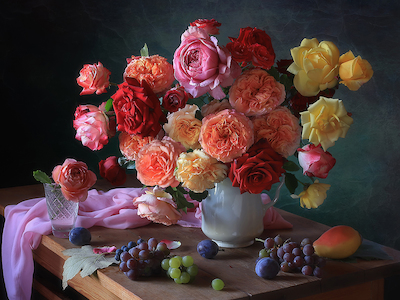 Array With a bouquet of roses and fruits von Tatyana Skorokhod