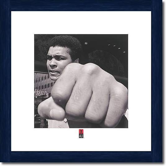 Muhammad Ali (Fist) von Muhammad Ali Enterprises LLC.