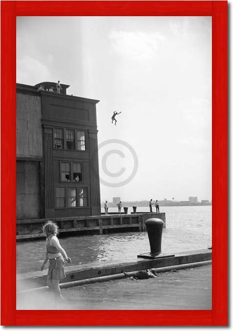 Boy Jumping                      von Ruth Orkin