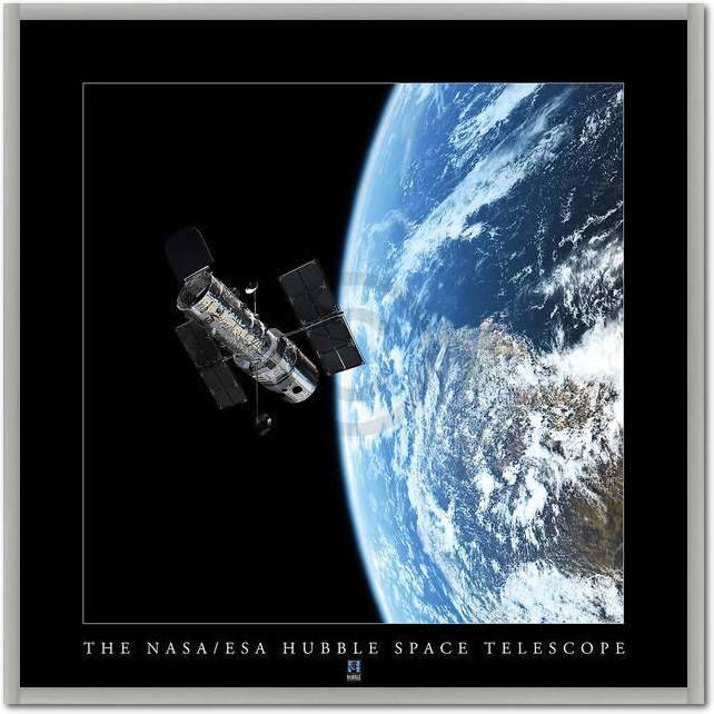 Hubble and Earth                 von Hubble-Nasa
