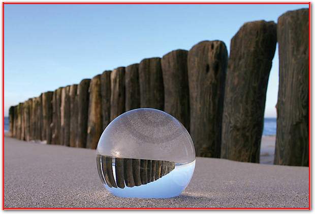 Kugel im Sand                    von Gerhard Rossmeissl