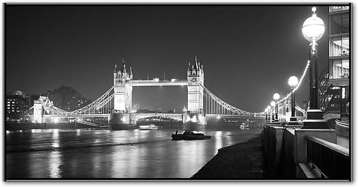 Tower Bridge at Night von Dave Butcher