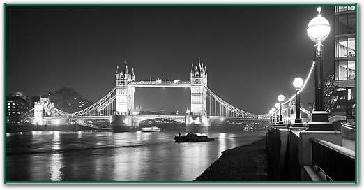 Tower Bridge at Night von Dave Butcher