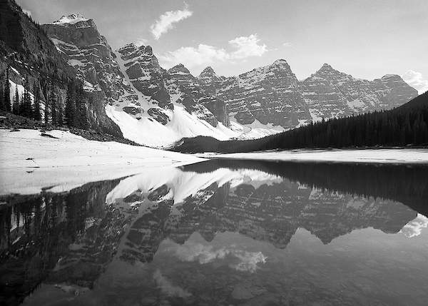 Canada Alberta Moraine Lake Reflection von Dave Butcher