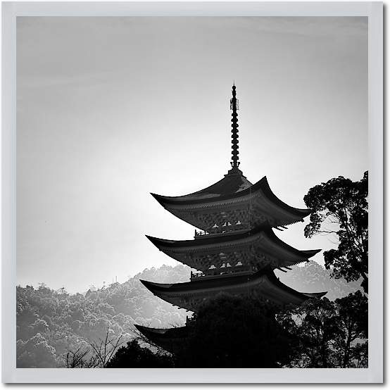 Japanese Temple von Praxis Studio