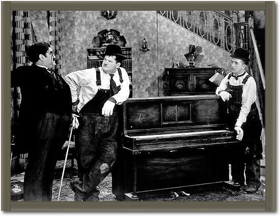 Laurel & Hardy - Music Box The, 1932 von Hollywood Photo Archive