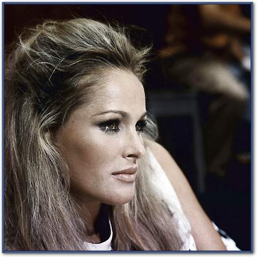 Ursula Andress von Hollywood Photo Archive