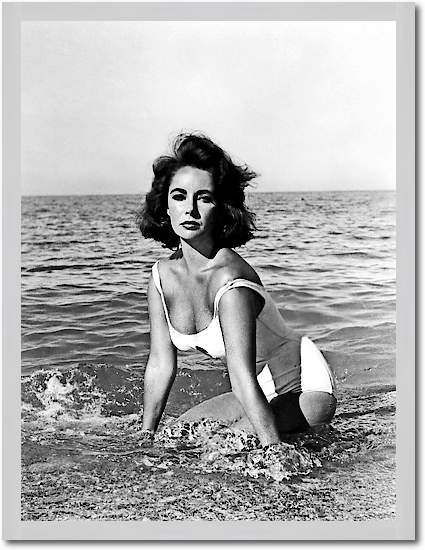 Elizabeth Taylor - In the surf von Hollywood Photo Archive